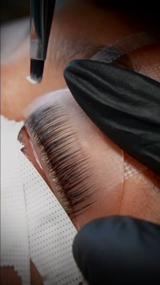 Lash Lifting Coreano vs Extensiones de Pestañas: Guía Definitiva en Monterrey